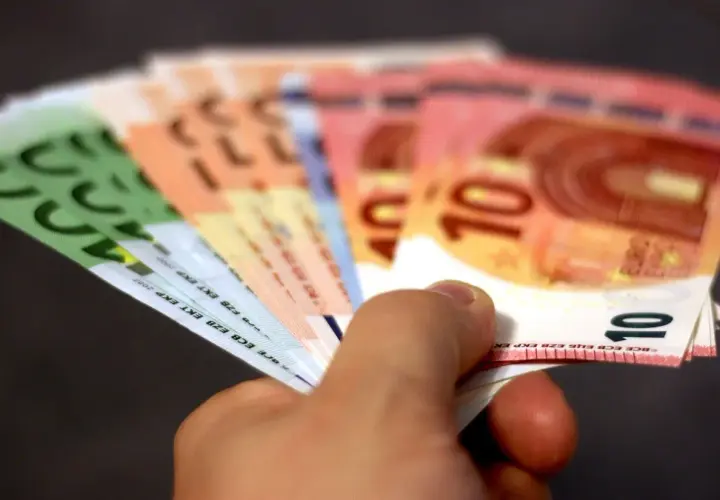 Jak bezpiecznie zrezygnować z planu inwestycyjnego AXA ze składką regularną
