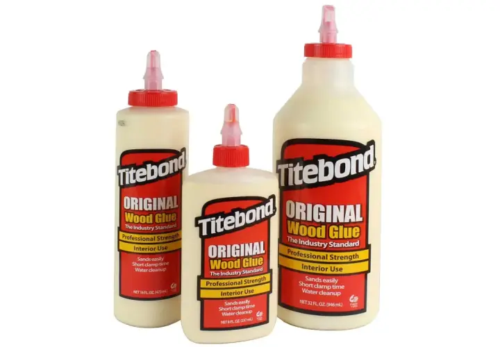 Tre bottiglie di colla per legno Titebond Original, ideali per incollare legno con tenuta professionale e pulizia ad acqua.