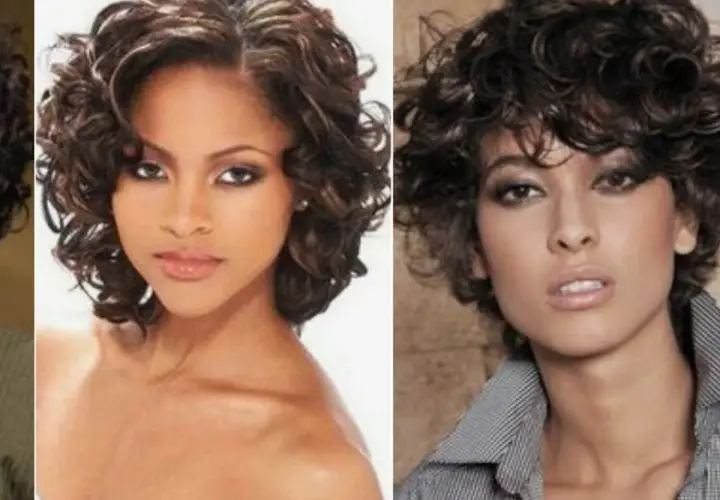 Dos mujeres lucen estilosos cortes de pelo rizado, uno más largo y voluminoso, el otro corto y despeinado.