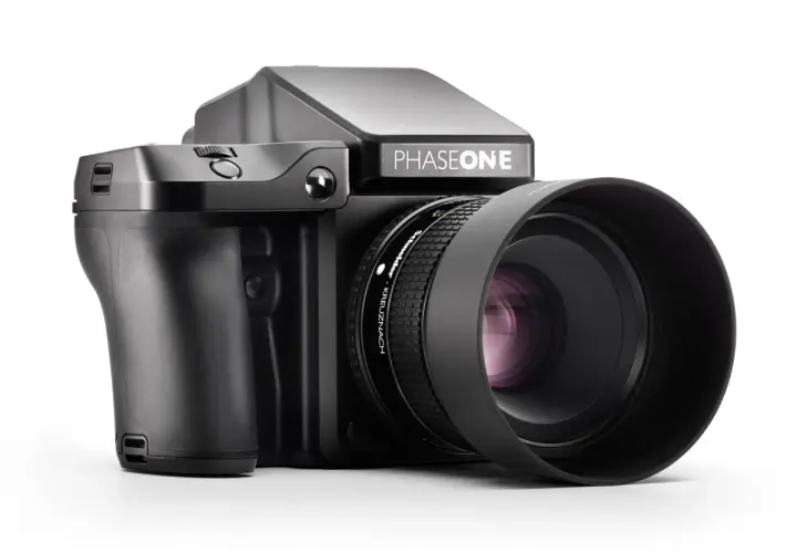 Profesjonalny aparat Phase One XF z obiektywem.