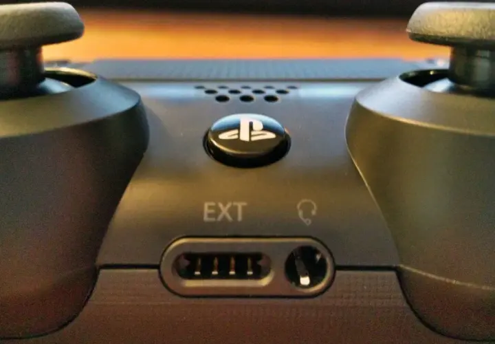 Do czego służy EXT na padzie PS4? Odkryj jego praktyczne zastosowania