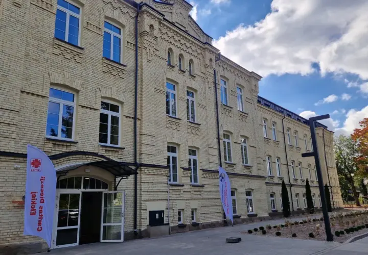 DPS Caritas Biskupice: Znajdź ciepło i opiekę. Jak się dostać?