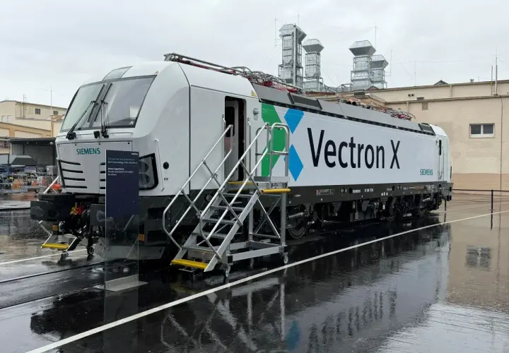 Nowa lokomotywa Vectron X od Siemens, gotowa do podróży.