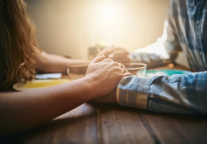 Jak pomóc osobie uzależnionej? Praktyczny przewodnik dla bliskich