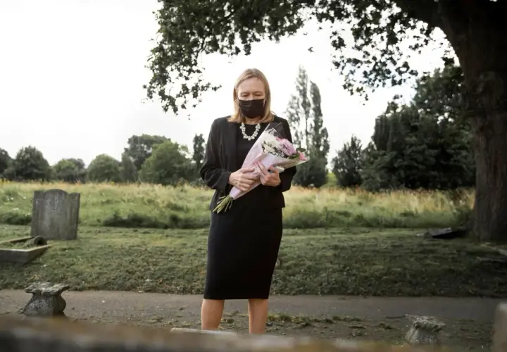 Sennik: śmierć mamy która żyje - co oznacza ten niepokojący sen?