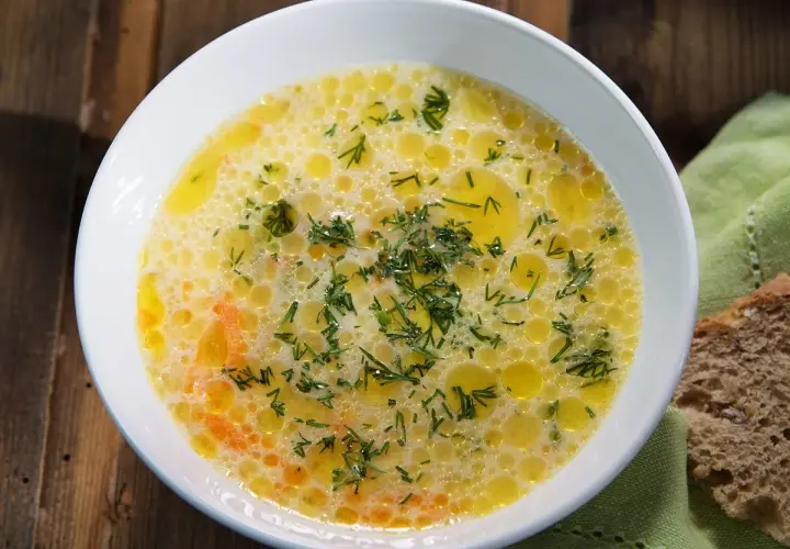 Zupa ogórkowa: Przepis krok po kroku, który zawsze wychodzi!