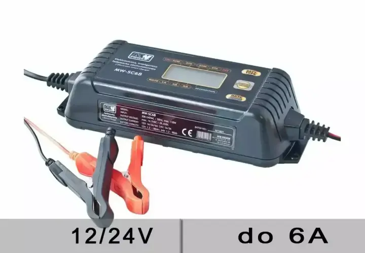 Inteligentna ładowarka MW-SC6B z wyświetlaczem, kablem z zaciskami i informacją "12/24V do 6A". Dowiedz się, jak długo ładować akumulator 12v.
