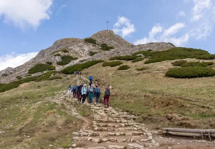 Jak zdobyć Giewont? Najłatwiejsza trasa i łańcuchy pod kontrolą!