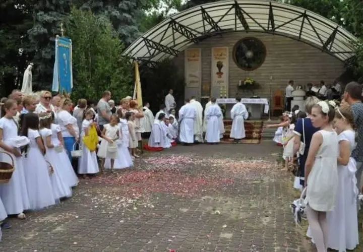 Jak zrobić ołtarze na Boże Ciało – proste kroki i cenne porady
