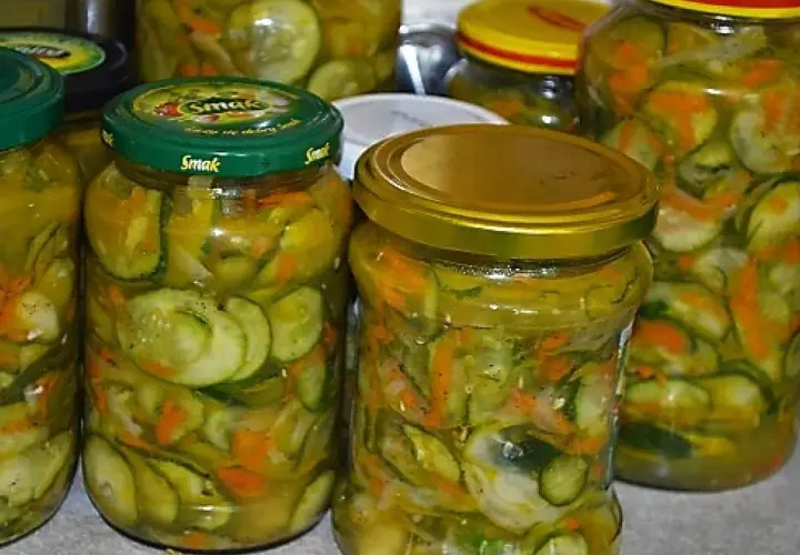 Jak się robi sałatkę szwedzką – prosty przepis na wyjątkowy smak