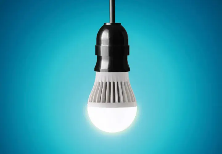 Bombilla LED moderna, brillante y eficiente. Descubre qué bombilla LED equivale a 100W para ahorrar energía.