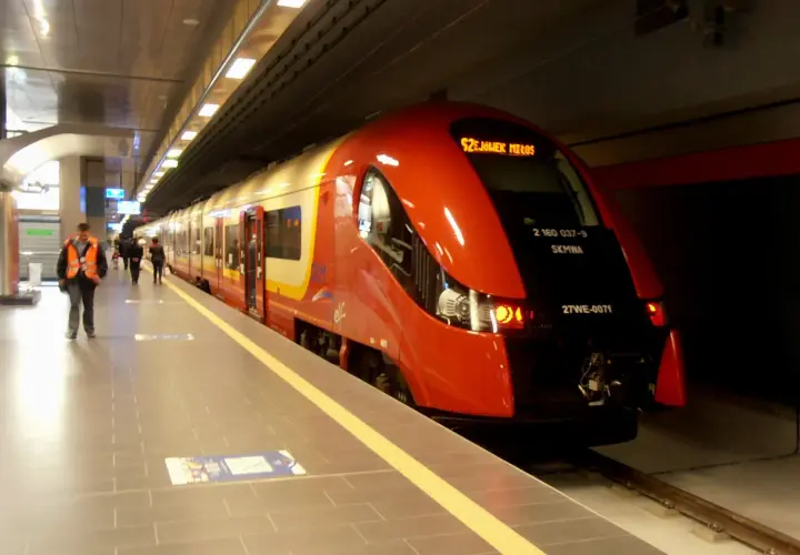 SKM S2 Lotnisko Chopina: znajdź pociąg do centrum w 3 minuty!