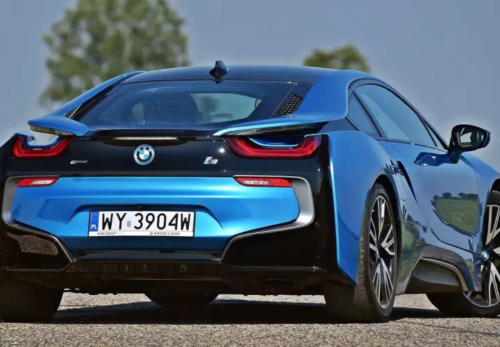 BMW i8: Ile kosztuje dziś futurystyczne marzenie? Ceny i koszty