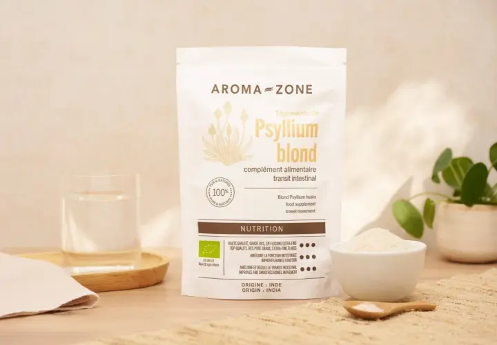 Un sachet de téguments de psyllium blond Aroma-Zone, un complément alimentaire pour le transit intestinal. Les bienfaits du psyllium blond sont mis en avant.