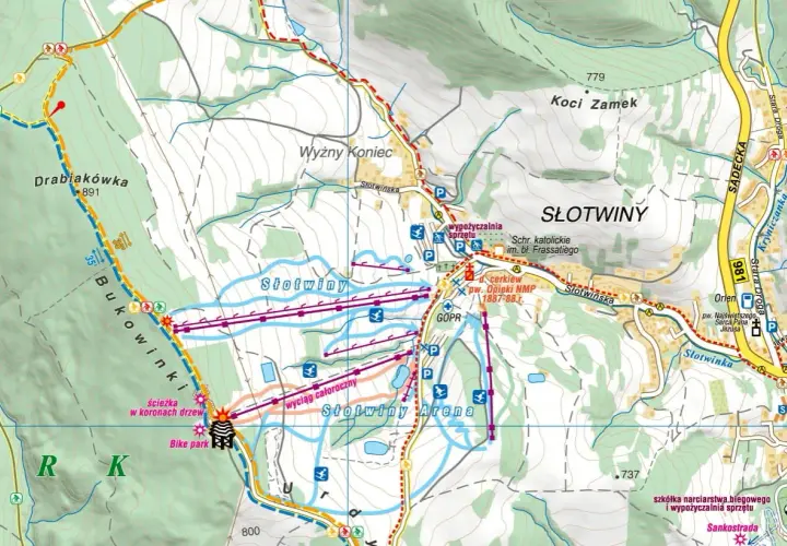 Mapa Krynicy-Zdroju pokazuje góry Beskidu Sądeckiego, z trasami narciarskimi i rowerowymi w Słotwinach.