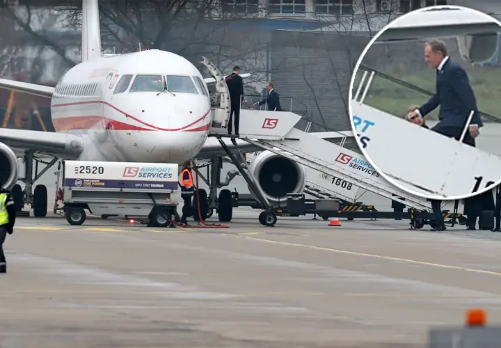 Kto z otoczenia premiera najczęściej latał służbowym samolotem do Gdańska w ostatnim roku? Na zdjęciu widać premiera wchodzącego po schodkach do samolotu.