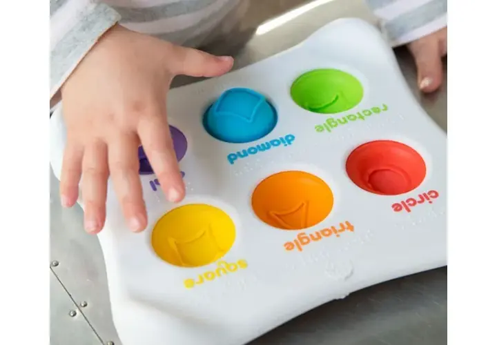 Zabawki sensoryczne dla niemowląt: wybierz mądrze! (0-12m)