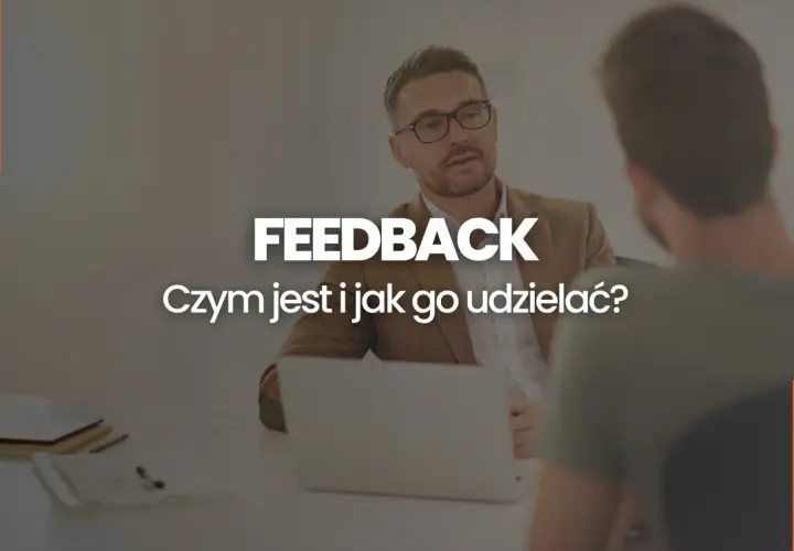Dwóch mężczyzn rozmawia. Na ekranie widnieje napis "FEEDBACK. Czym jest i jak go udzielać?".
