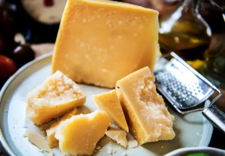 Parmezan do zamrażarki? Ekspert radzi, jak mrozić bez strat!