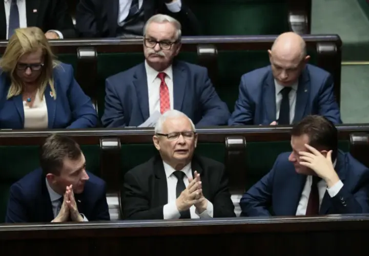 Co to jest bezwzględna większość w sejmie i dlaczego ma znaczenie?