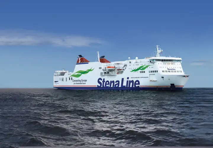 Prom Stena Line na morzu. Jego imponujące wymiary pozwalają na przewóz wielu pasażerów i pojazdów.