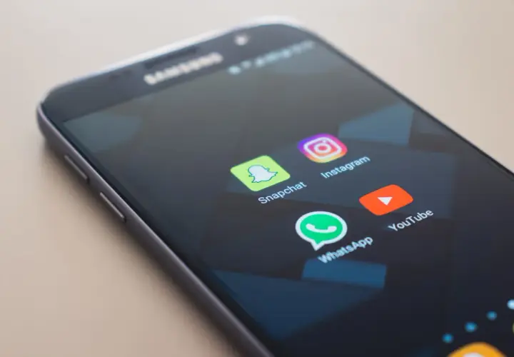 Jak odzyskać WhatsApp na iPhone? Nawet bez kopii zapasowej!