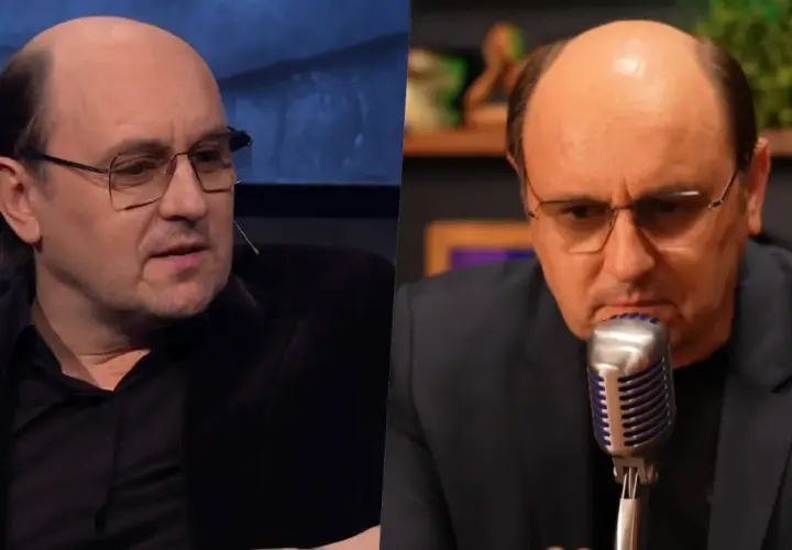 Adam Woronowicz w okularach, w czarnym ubraniu, mówi do mikrofonu. W tle widać fragmenty scenografii. Myślę, że jego dzieci byłyby dumne z jego kariery.