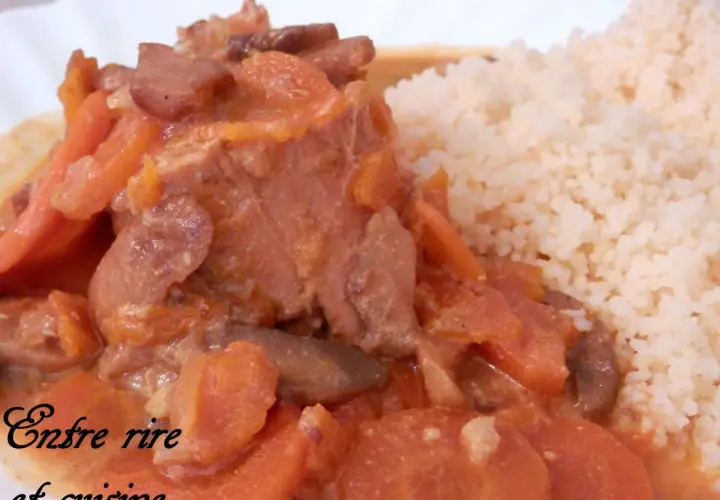 Un plat réconfortant de filet mignon braisé, mijoté avec des carottes et servi avec du couscous. Un délice pour les papilles !