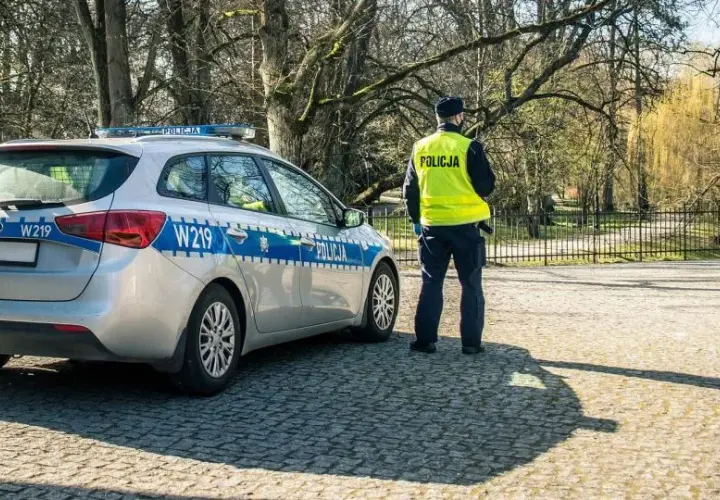 Ile się zarabia w policji? Poznaj pensje i możliwości awansu