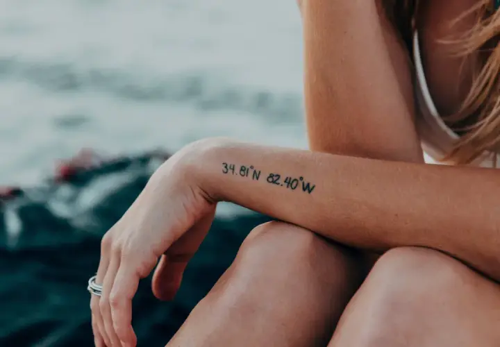 Symbolika tatuażu zegar: co mówi o Tobie Twój wzór?