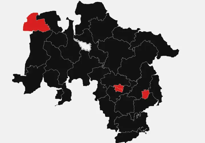 Karte von Niedersachsen mit hervorgehobenen Wahlkreisen in Rot.