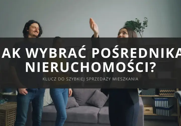 Trzy osoby dyskutują, jak wybrać dobrego pośrednika sprzedaży nieruchomości. Klucz do szybkiej sprzedaży mieszkania.