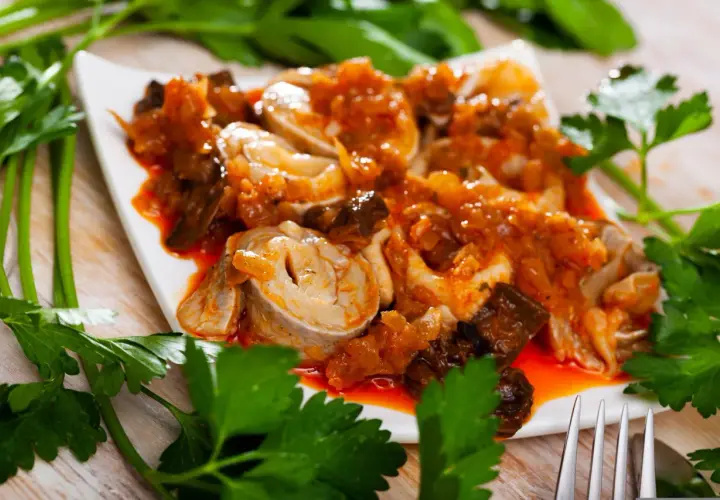 Kaszubskie śledzie z ze śliwką to must-try! Ujawniamy przepis!