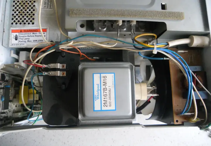 Mikrofala nie działa? Wymień bezpiecznik bezpiecznie! Poradnik DIY