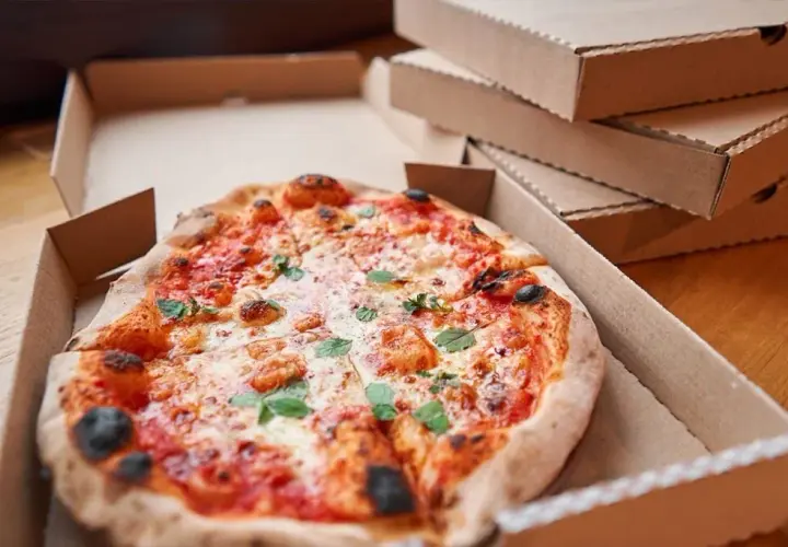 Ile kalorii ma pizza 32 cm? Sprawdź fakty i porady!