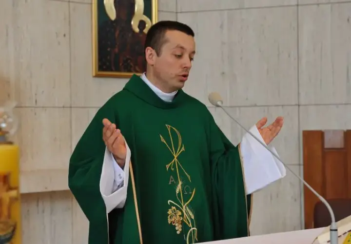 Msza święta co mówi ksiądz: odkryj znaczenie modlitw i gestów