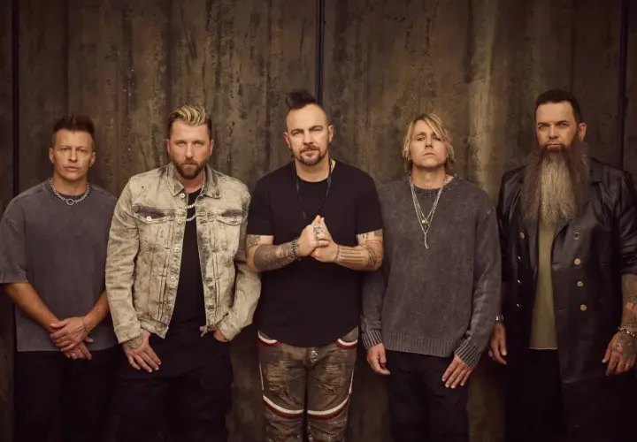 Zespół Three Days Grace na zdjęciu promocyjnym. Gotowi na kolejne koncerty!