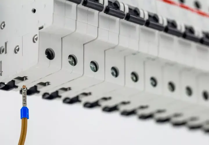 Ile kosztuje montaż rozdzielni elektrycznej? Sprawdź, by nie przepłacić