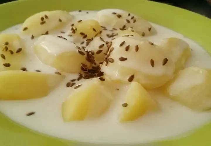 Ziemniaki w kefirze z siemieniem lnianym, idealne na dietę ziemniaki i kefir. Proste, zdrowe i sycące danie.