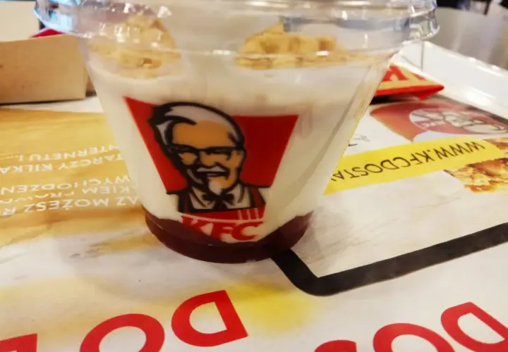 Czy w KFC jest oferta śniadaniowa? Sprawdź, co możesz zjeść!