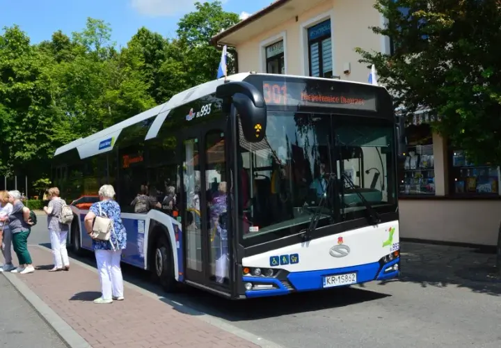 Wieliczka: Autobus zastępczy? Znajdź przystanki i jedź bez stresu!