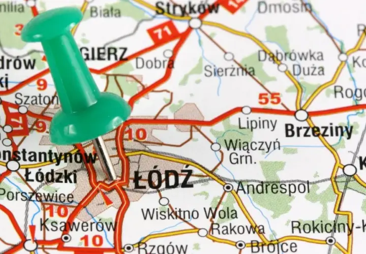 Zielona pinezka na mapie zaznacza Łódź i okolice.