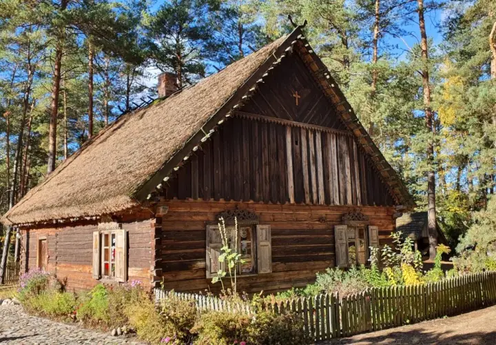 Skansen Kurpiowski w Kadzidle – odkryj fascynującą kulturę Kurpiów