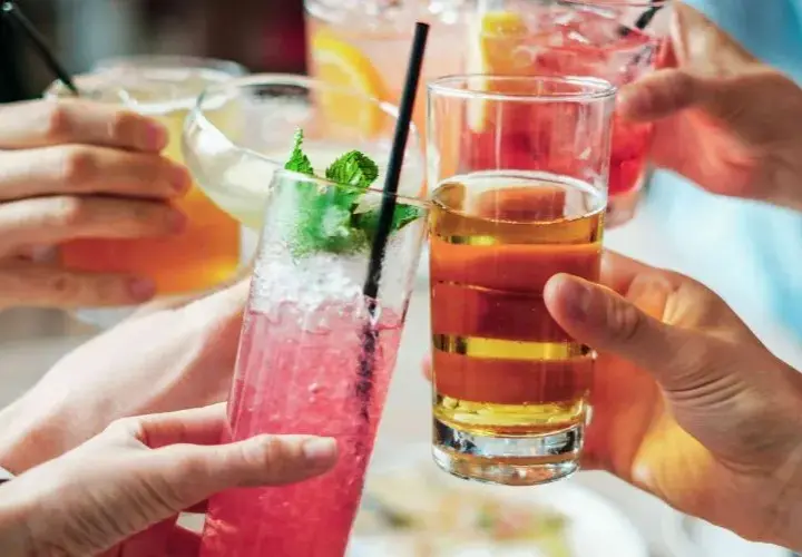 Ile kalorii ma 50 ml wódki? Zaskakujące fakty o alkoholu