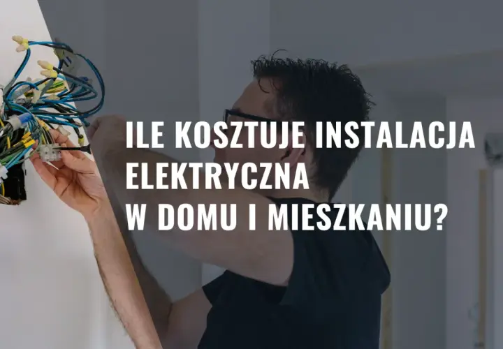 Elektryk pracuje nad plątaniną przewodów. Dowiedz się, ile kosztuje instalacja elektryczna w domu i mieszkaniu.