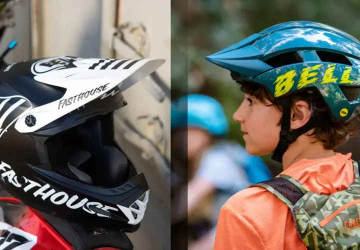 Caschi moto bambini taglie: un casco nero da motocross e uno blu da mountain bike per ragazzi.
