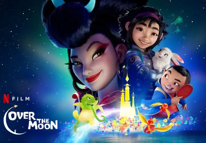 Póster de "Over the Moon", una película de animación con personajes infantiles, un conejo blanco y criaturas fantásticas en un cielo estrellado.