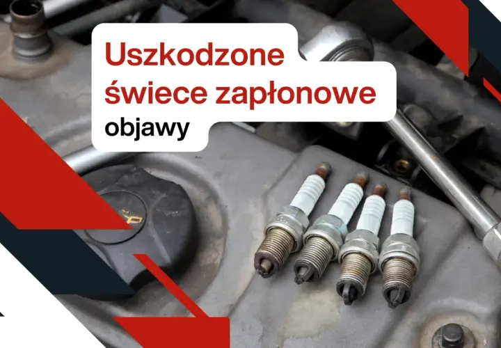Cztery zużyte świece zapłonowe leżą na silniku. Tekst informuje o objawach uszkodzonych świec zapłonowych.