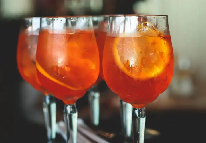 Aperol jak zrobić drinka – prosty przepis na idealny Aperol Spritz