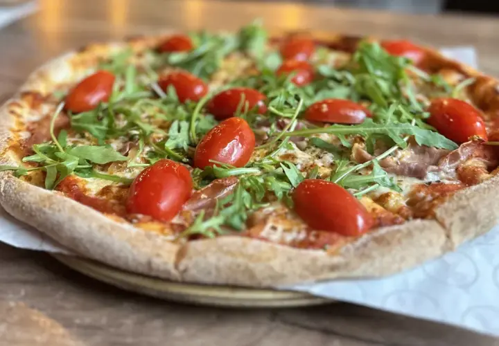 Jak powstała pizza? Odkryj fascynującą historię tej potrawy